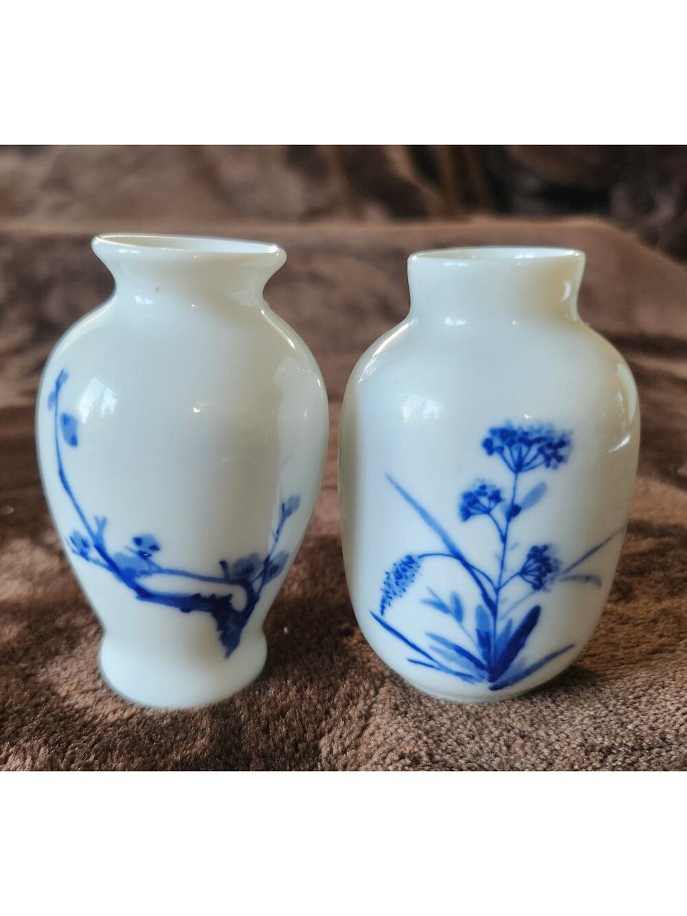 Chinese, blue and white porcelain mini bud vases, hand painted